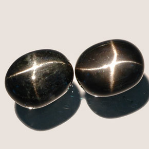 Achetez naturel ct noir diopside étoilé gems, coupe ovale, en provenance inde chez gemselect. en stock, livraison internationale!