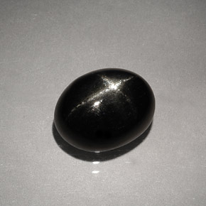 Diopside étoilé noir naturelle coupe ovale, 4,13 ct, opaque