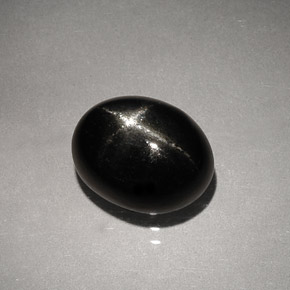 Diopside étoilé noir naturelle coupe ovale, 4,13 ct, opaque