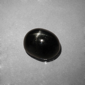 Diopside étoilé noir naturelle coupe ovale, 4,04 ct, opaque