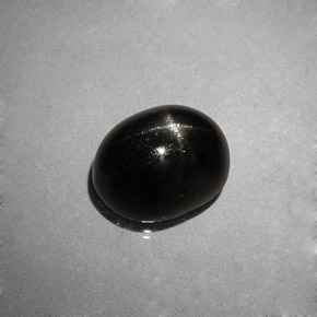 Diopside étoilé noir naturelle coupe ovale, 4,04 ct, opaque