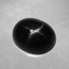 Diopside étoilé noir naturelle coupe ovale, 3,95 ct, opaque