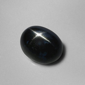 Diopside étoilé noir naturelle coupe ovale, 2,88 ct, opaque