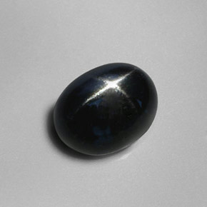 Diopside étoilé noir naturelle coupe ovale, 2,88 ct, opaque