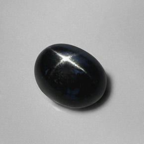 Diopside étoilé noir naturelle coupe ovale, 2,88 ct, opaque