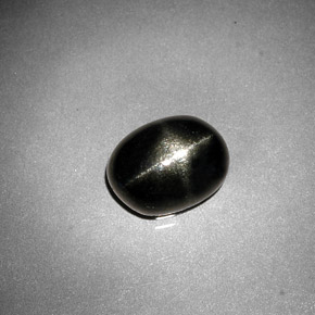 Diopside étoilé noir naturelle coupe ovale, 2,38 ct, opaque