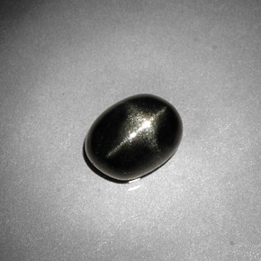 Diopside étoilé noir naturelle coupe ovale, 2,38 ct, opaque