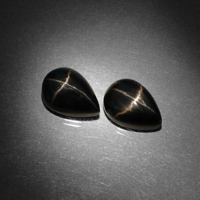 Achetez naturel ct noir diopside étoilé gems, en forme de poire, en provenance inde chez gemselect. en stock, livraison internationale!