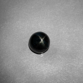 Diopside étoilé noir naturelle coupe roude, 2,12 ct, opaque