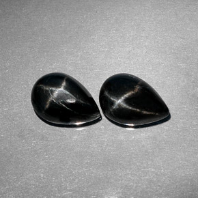 Achetez naturel ct noir diopside étoilé gems, en forme de poire, en provenance inde chez gemselect. en stock, livraison internationale!
