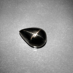 Diopside étoilé noir naturelle en forme de poire, 2,75 ct, opaque