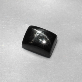 Diopside étoilé noir naturelle baguette, 1,82 ct, opaque