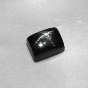 Diopside étoilé noir naturelle baguette, 1,82 ct, opaque