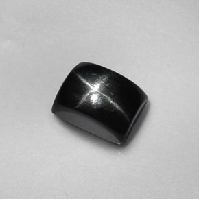Diopside étoilé noir naturelle baguette, 1,94 ct, opaque