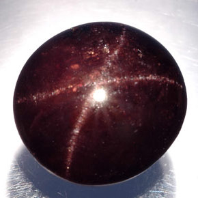 Grenat étoilé noir naturelle coupe ovale, 21,50 ct, opaque