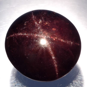 Grenat étoilé noir naturelle coupe ovale, 21,50 ct, opaque