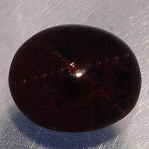 Grenat étoilé noir naturelle coupe ovale, 5,02 ct, translucide