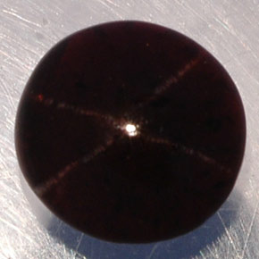 Grenat étoilé noir naturelle coupe roude, 4,36 ct, translucide
