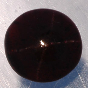 Grenat étoilé noir naturelle coupe roude, 4,36 ct, translucide