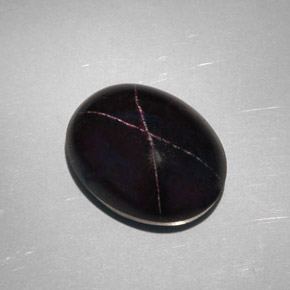Grenat étoilé noir naturelle coupe ovale, 28,81 ct, opaque