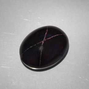 Grenat étoilé noir naturelle coupe ovale, 28,81 ct, opaque