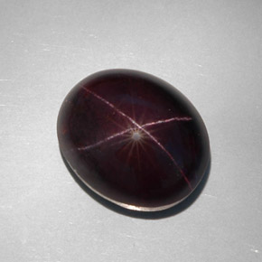 Grenat étoilé noir naturelle coupe ovale, 34,12 ct, opaque