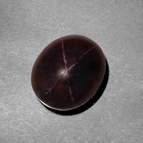 Grenat étoilé rouge naturelle coupe ovale, 9,49 ct, opaque