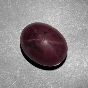 Grenat étoilé rouge naturelle coupe ovale, 9,38 ct, opaque