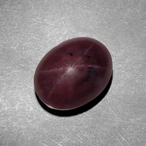 Grenat étoilé rouge naturelle coupe ovale, 9,38 ct, opaque