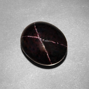 Grenat étoilé noir naturelle coupe ovale, 9,54 ct, opaque