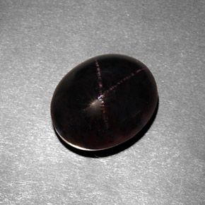Grenat étoilé noir naturelle coupe ovale, 7,21 ct, opaque
