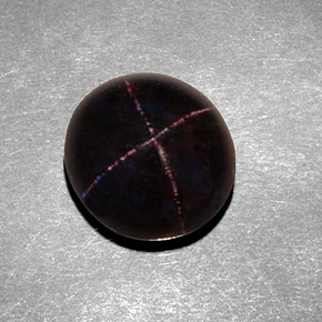 Grenat étoilé noir naturelle coupe ovale, 8,43 ct, opaque