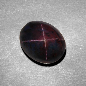Grenat étoilé noir naturelle coupe ovale, 8,98 ct, opaque