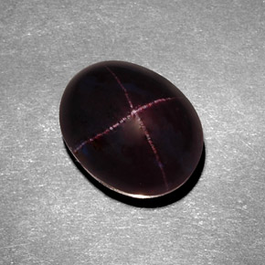 Grenat étoilé rouge naturelle coupe ovale, 11,14 ct, opaque