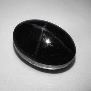 Grenat étoilé noir naturelle coupe ovale, 31,96 ct, opaque