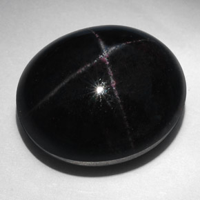 Grenat étoilé noir naturelle coupe ovale, 52,94 ct, opaque
