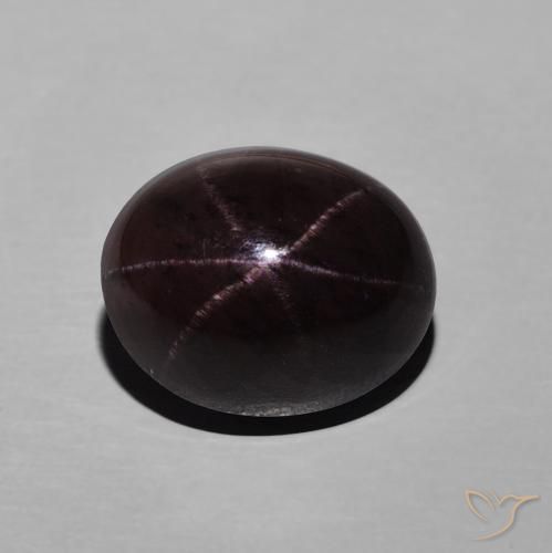 Grenat étoilé rouge naturelle coupe ovale, 7,65 ct, opaque
