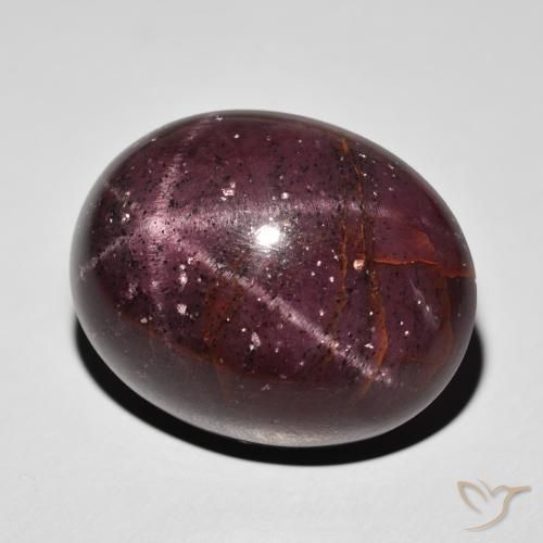 Grenat étoilé Rouge foncé naturelle ovale, 62.53 ct, Opaque