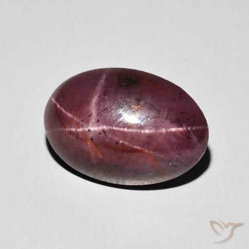 Grenat étoilé Medium Dark-Red naturelle ovale, 8.72 ct, Opaque