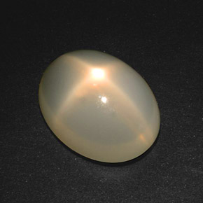 Pierre de lune étoilée crème naturelle coupe ovale, 18,57 ct, translucide