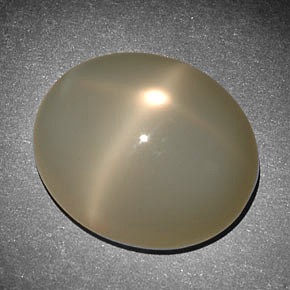 Pierre de lune étoilée crème naturelle coupe ovale, 10,09 ct, translucide