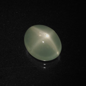 Pierre de lune étoilée Vert naturelle Coupe ovale, 3.58 ct, Translucide