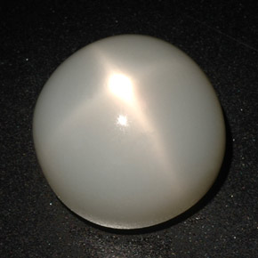 Pierre de lune étoilée crème naturelle coupe roude, 21,45 ct, translucide