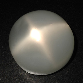 Pierre de lune étoilée crème naturelle coupe roude, 22,18 ct, translucide