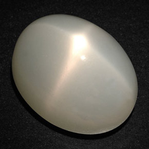 Pierre de lune étoilée crème naturelle coupe ovale, 27,18 ct, translucide