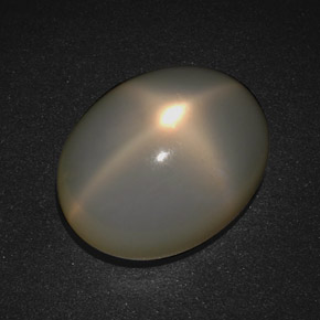 Pierre de lune étoilée crème naturelle coupe ovale, 19,93 ct, translucide
