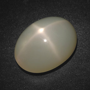 Pierre de lune étoilée Crème naturelle Coupe ovale, 17.54 ct, Translucide