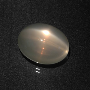 Pierre de lune étoilée crème naturelle coupe ovale, 7,22 ct, translucide