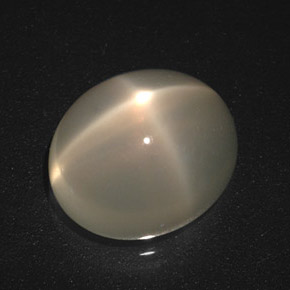 Pierre de lune étoilée Crème naturelle Coupe ovale, 5.45 ct, Translucide