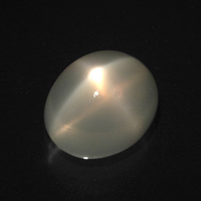 Pierre de lune étoilée crème naturelle coupe ovale, 4,07 ct, translucide